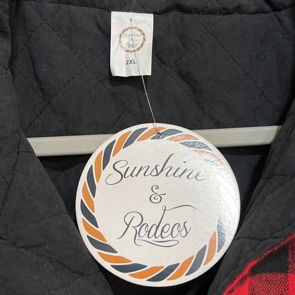 Buffalo Plaid Quilted Vest w/ Snap Closure and Pockets - Picture 2 of 6